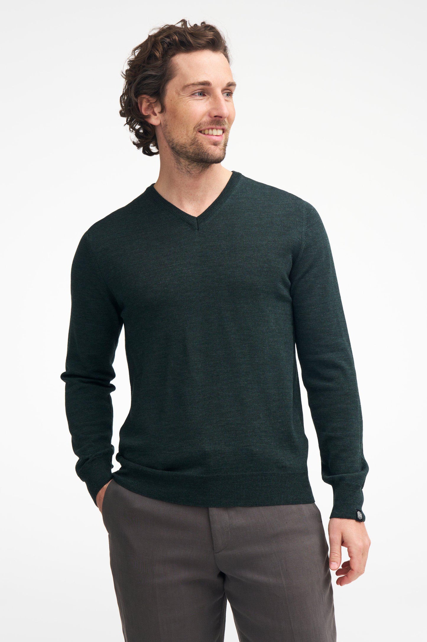 Ivanhoe of Sweden - V-neck | men's sweater made of merino wool