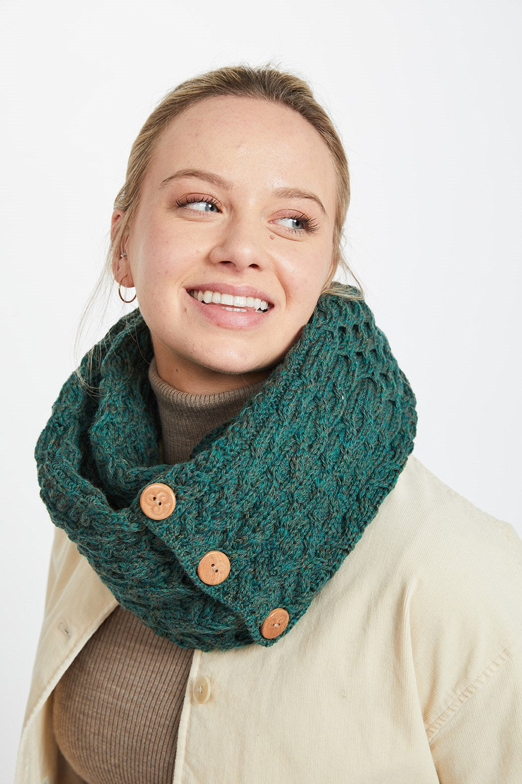 Aran Woollen Mills - A518 | merino wool snood with buttons