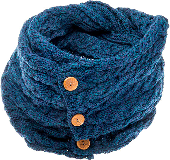Aran Woollen Mills - A518 | Schlauchschal aus Merinowolle mit Knöpfen