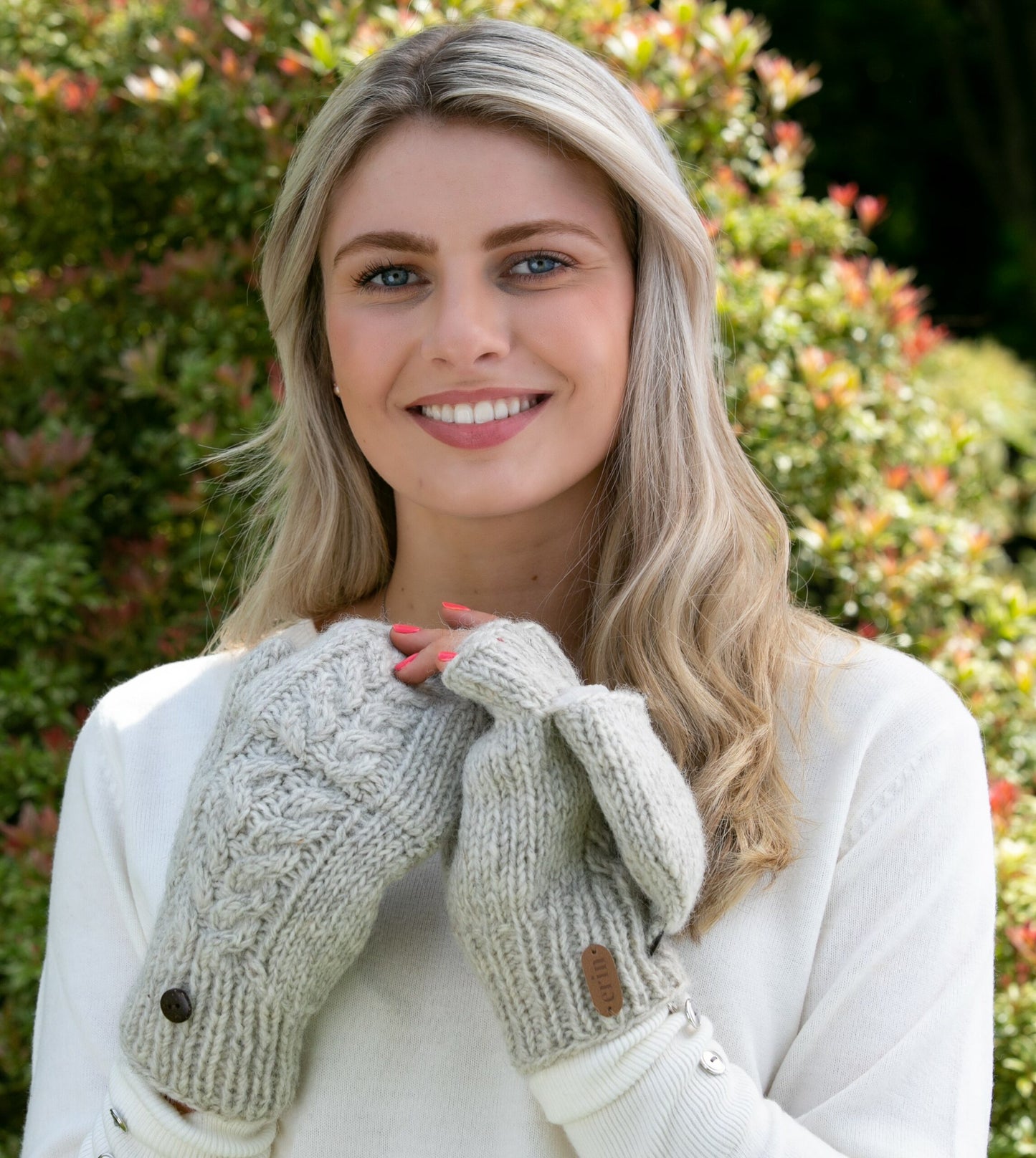 Erin Knitwear - Aran Cable Hunter gloves PK927 | handschoenen van wol