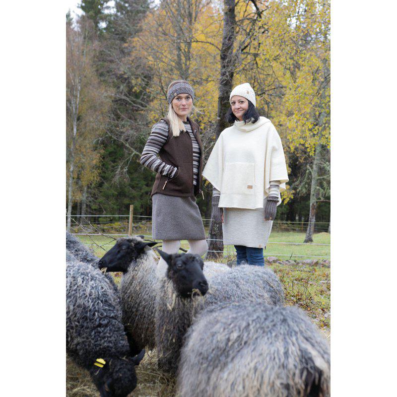 Ivanhoe of Sweden – NLS Humla | Poncho aus ungefärbter Wolle