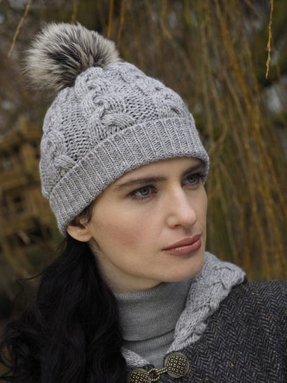 West End - X4844 pom pom hat | wollen muts