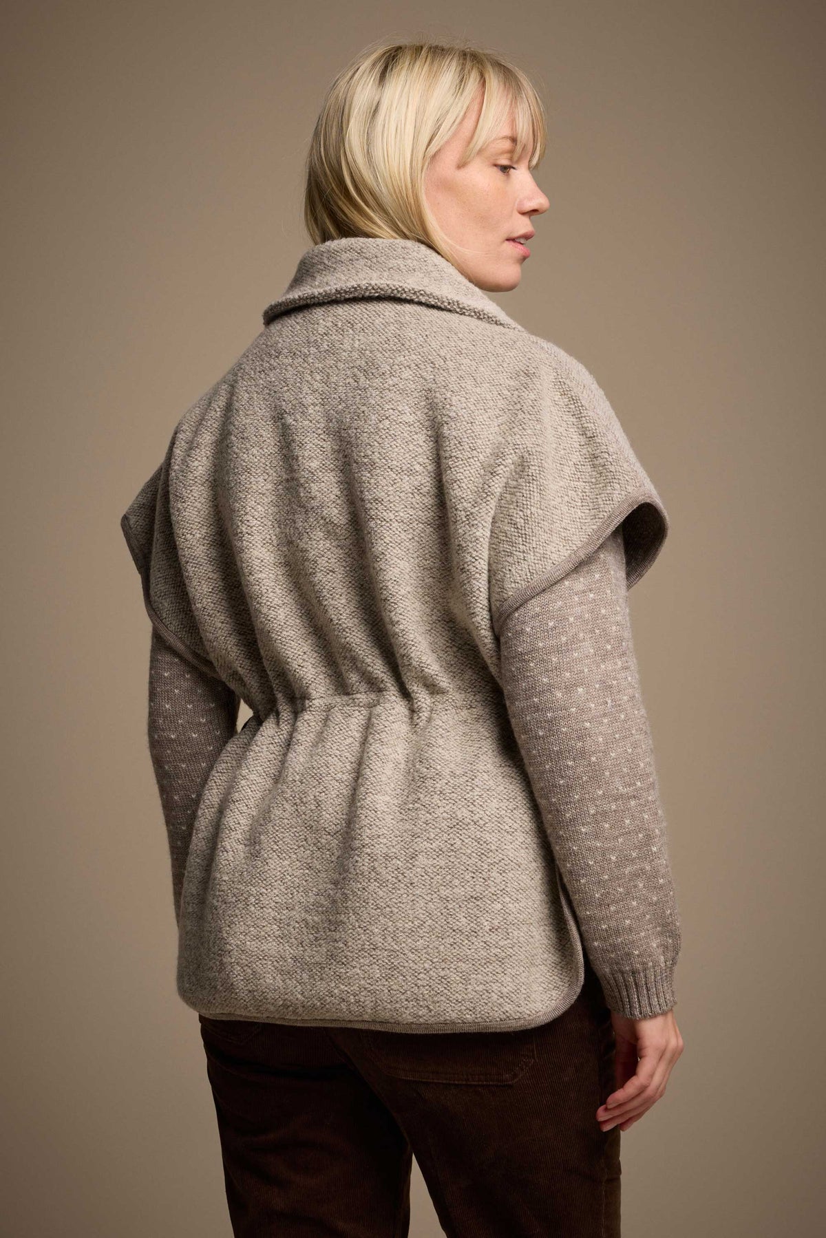 Ivanhoe Knitted in Sweden - 1946 Vest | poncho