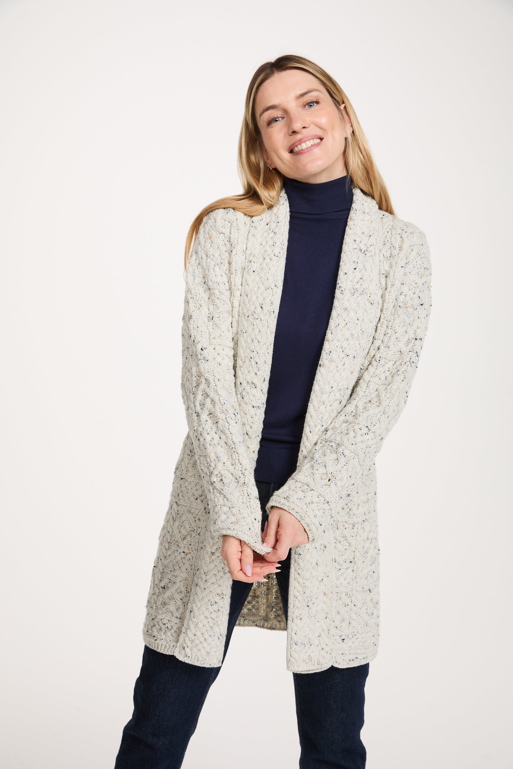 Aran Woollen Mills - B103 Tara | lang wollen vest met sjaalkraag