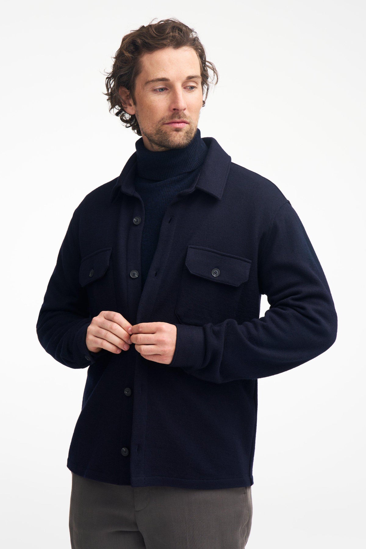 Ivanhoe Knitted in Sweden - Grimstorp | wollen herenvest met knopen