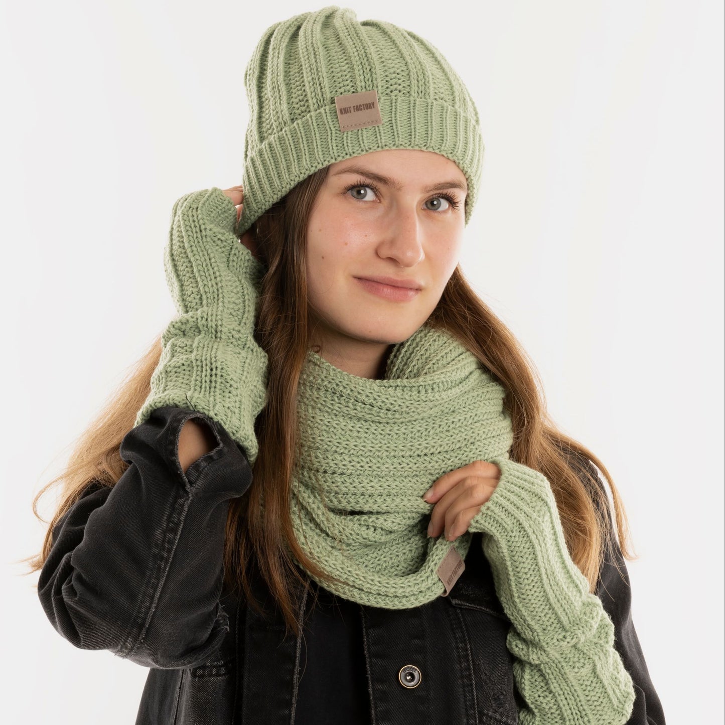 Knit Factory - Nica Armwarmers | gestrickte Pulswärmer