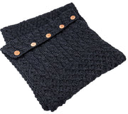 Aran Woollen Mills - A518 | merinowol colsjaal met knopen Charcoal