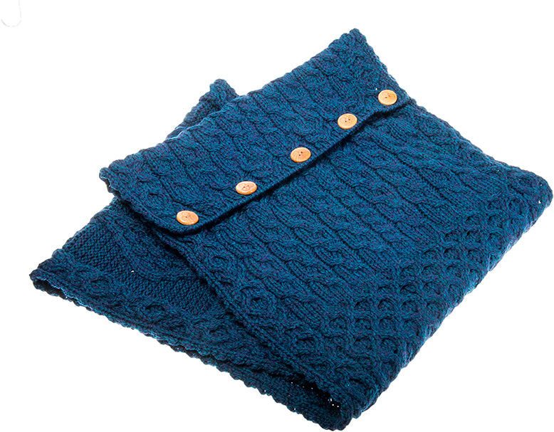 Aran Woollen Mills - A518 | merinowol colsjaal met knopen Blue