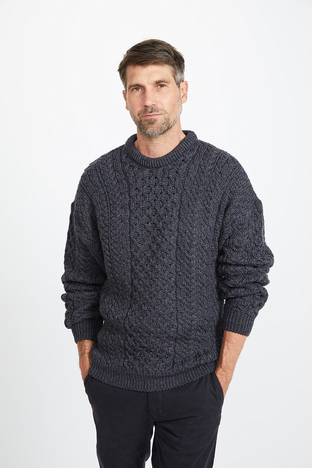 Aran Woollen Mills - A823 | wollen trui (unisex) Anthracite