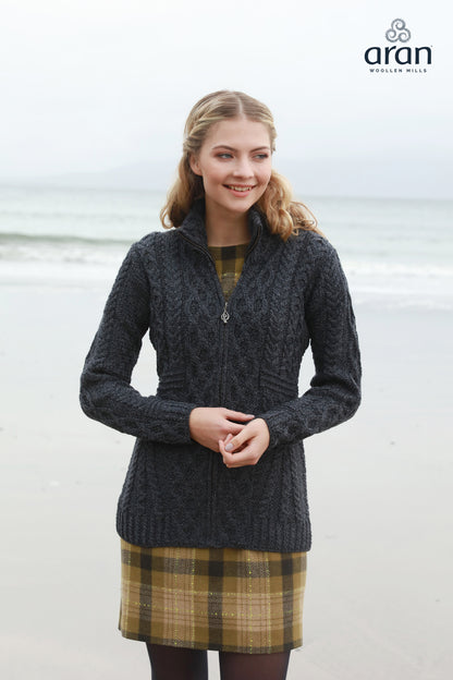 Aran Woollen Mills - B926 | Taillierter Woll-Cardigan mit Reißverschluss