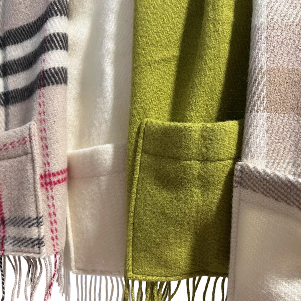 Belpo - Scarf pockets | grote wollen sjaal met zakken