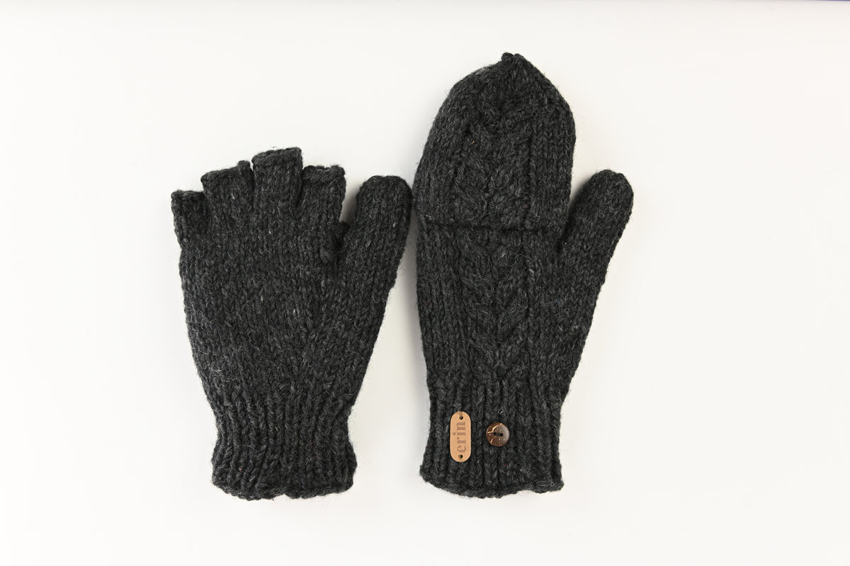 Erin Knitwear - Aran Cable Hunter gloves | handschoenen van wol Charcoal