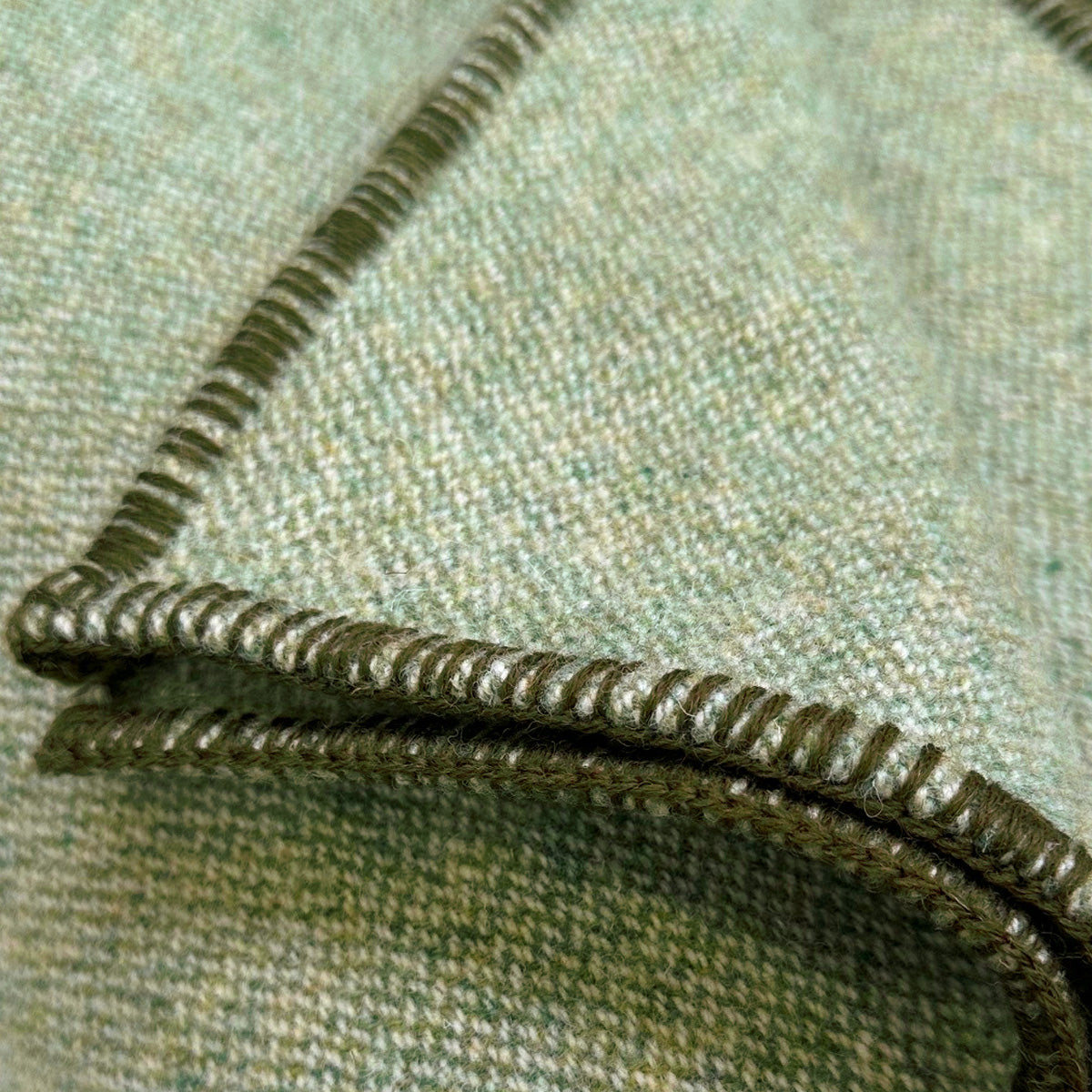 Kerry Woollen Mills - Killarney | super king-size woollen throw