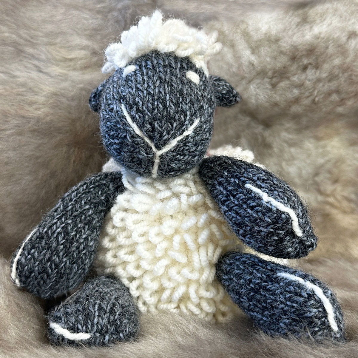 Aran Woollen Mills - R457 teddy sheep | knuffelschaap van wol