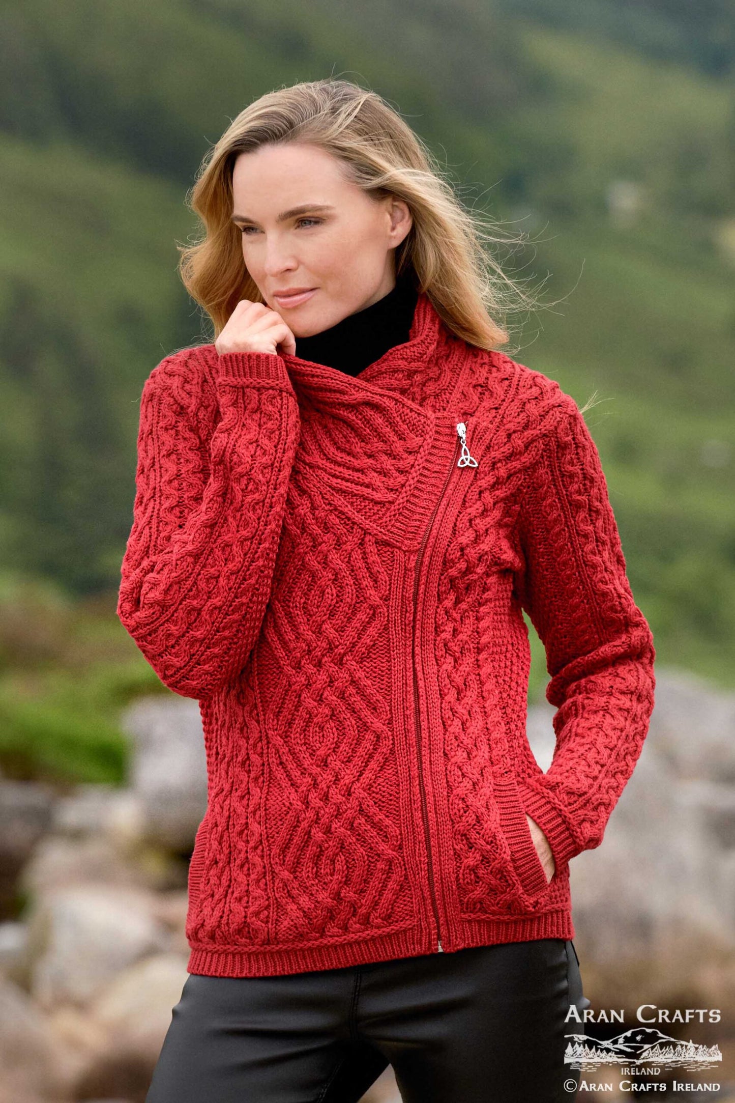 West End - Z4630 | short women's cardigan made of merino wool