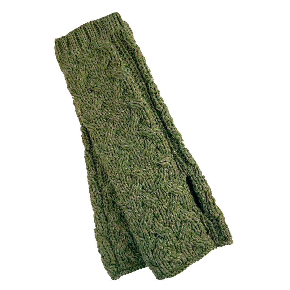 Aran Woollen Mills - B546 wristband | wollen polswarmer Meadow green