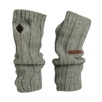 Knit Factory - Nica Armwarmers | gestrickte Pulswärmer