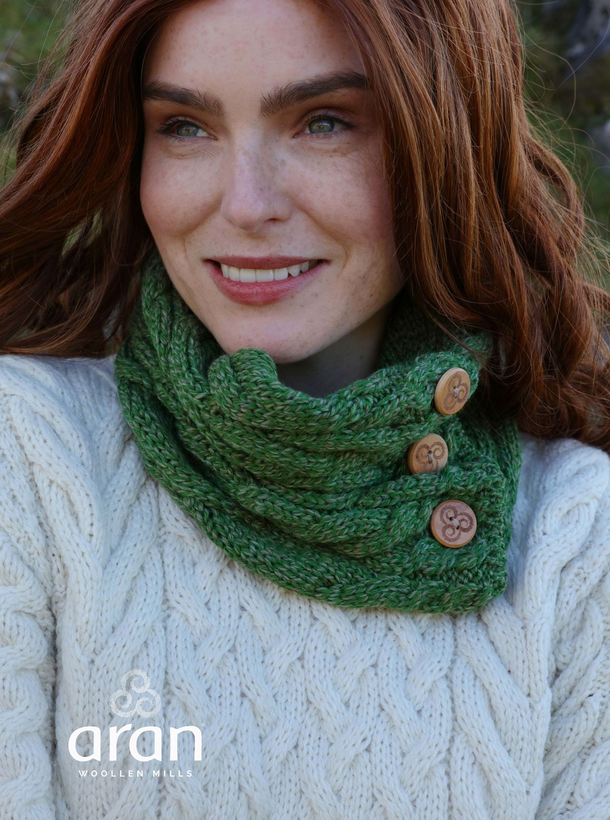 Aran Woollen Mills - B948 | infinity scarf merino wool with buttons