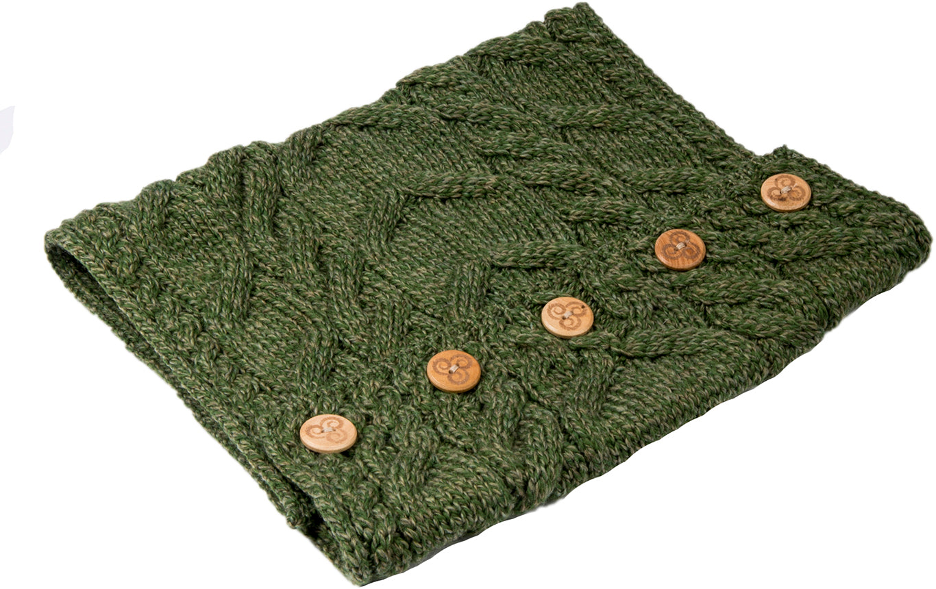 Aran Woollen Mills - B948 | merinowol col met knopen Meadow green