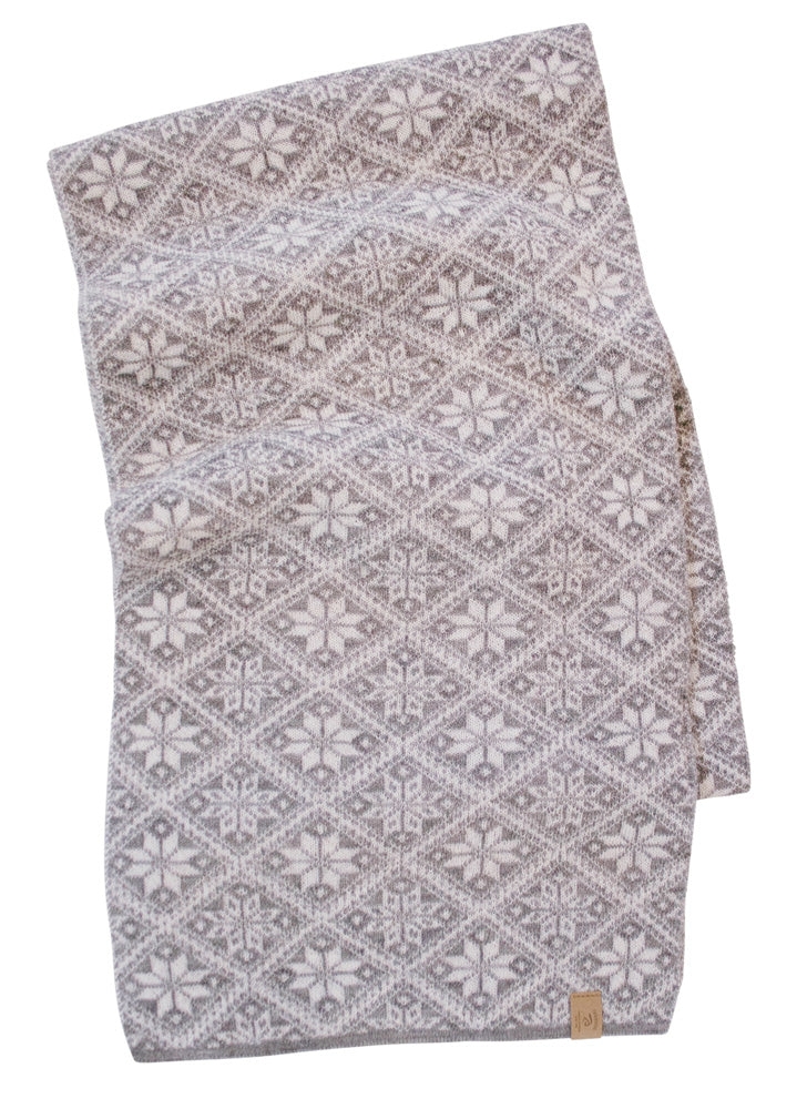 Ivanhoe Knitted in Sweden - Freya scarf | wollen sjaal Grey marl